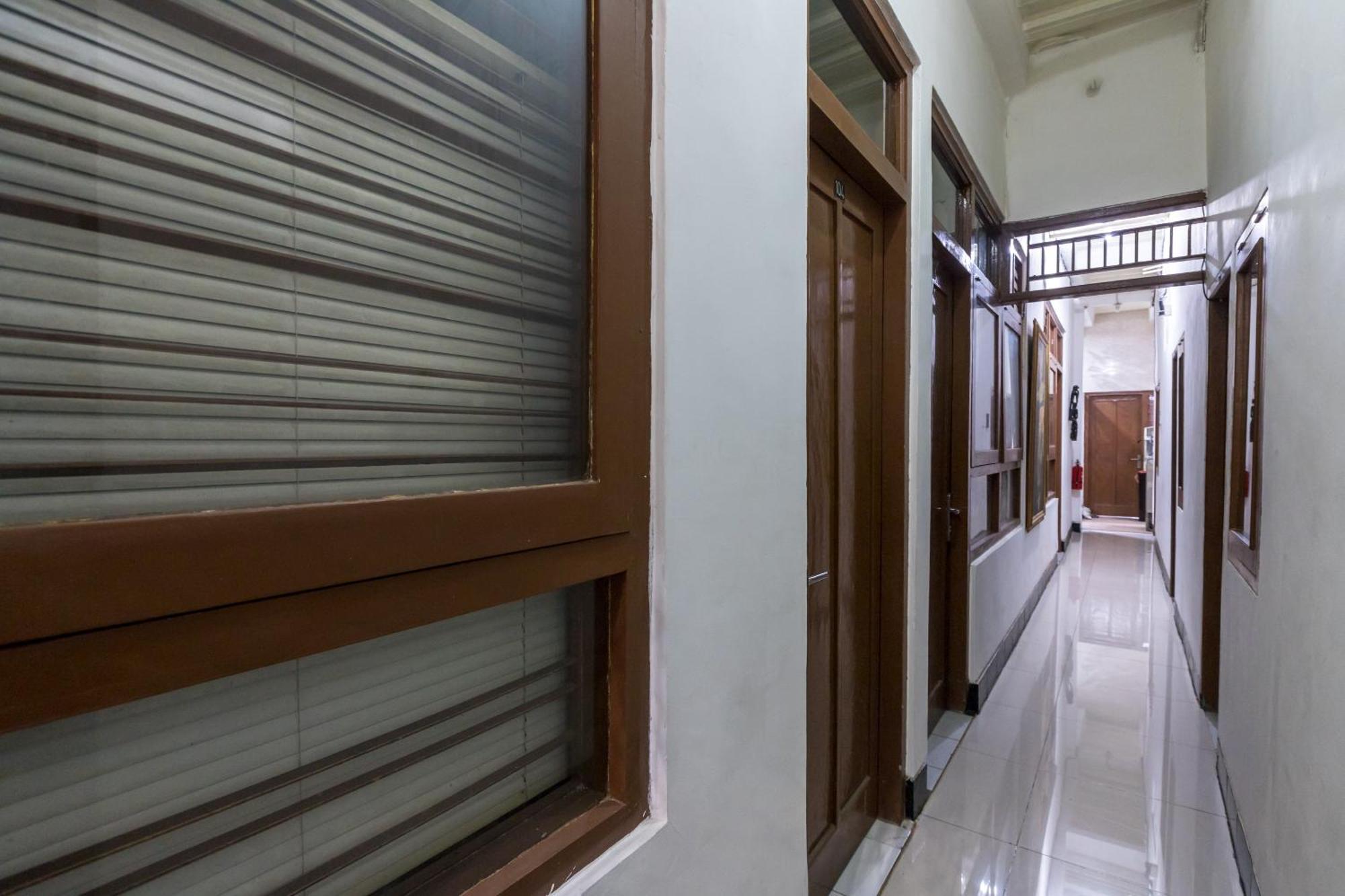 Oyo 1082 Kost Arie 1 Otel Cakarta Dış mekan fotoğraf