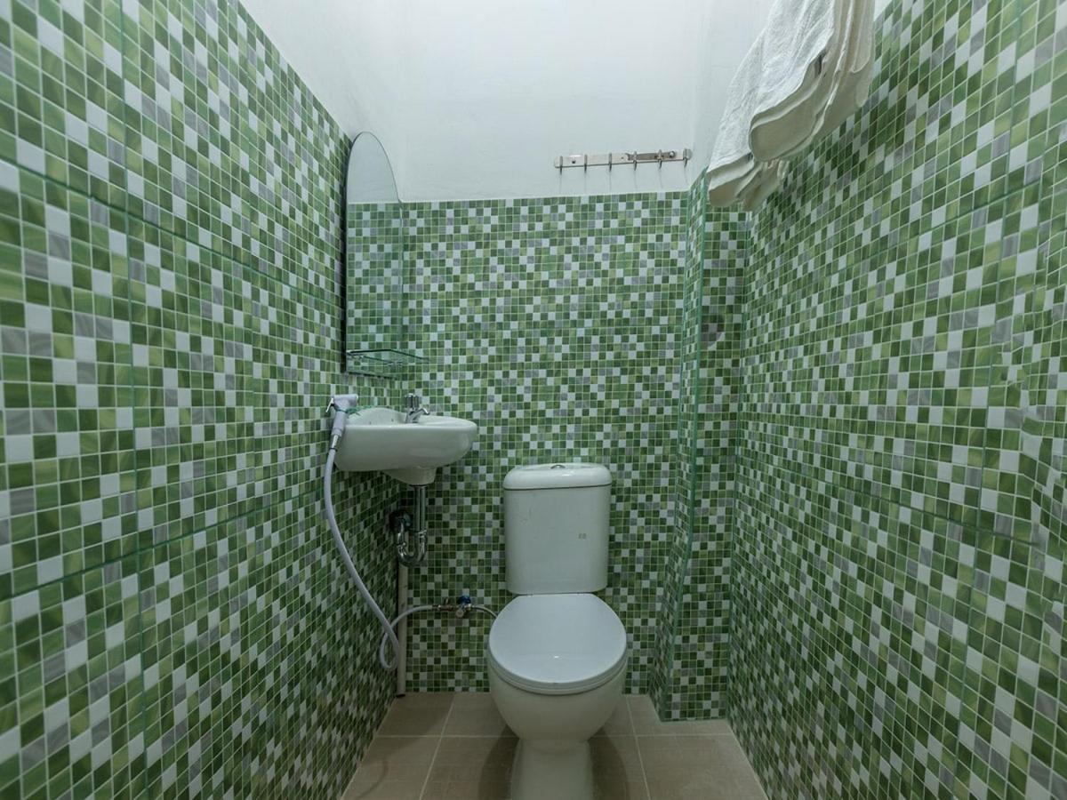 Oyo 1082 Kost Arie 1 Otel Cakarta Dış mekan fotoğraf