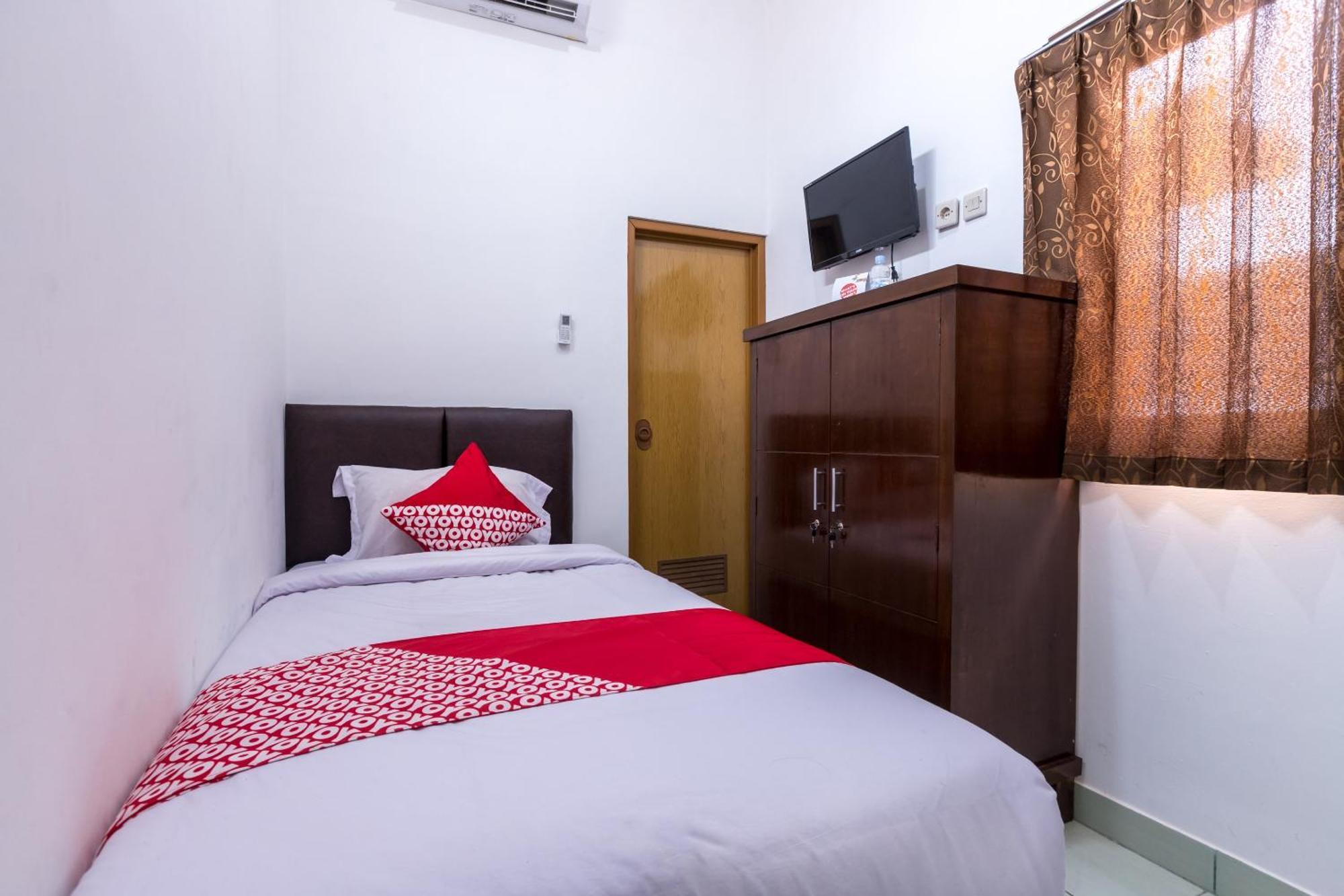 Oyo 1082 Kost Arie 1 Otel Cakarta Dış mekan fotoğraf