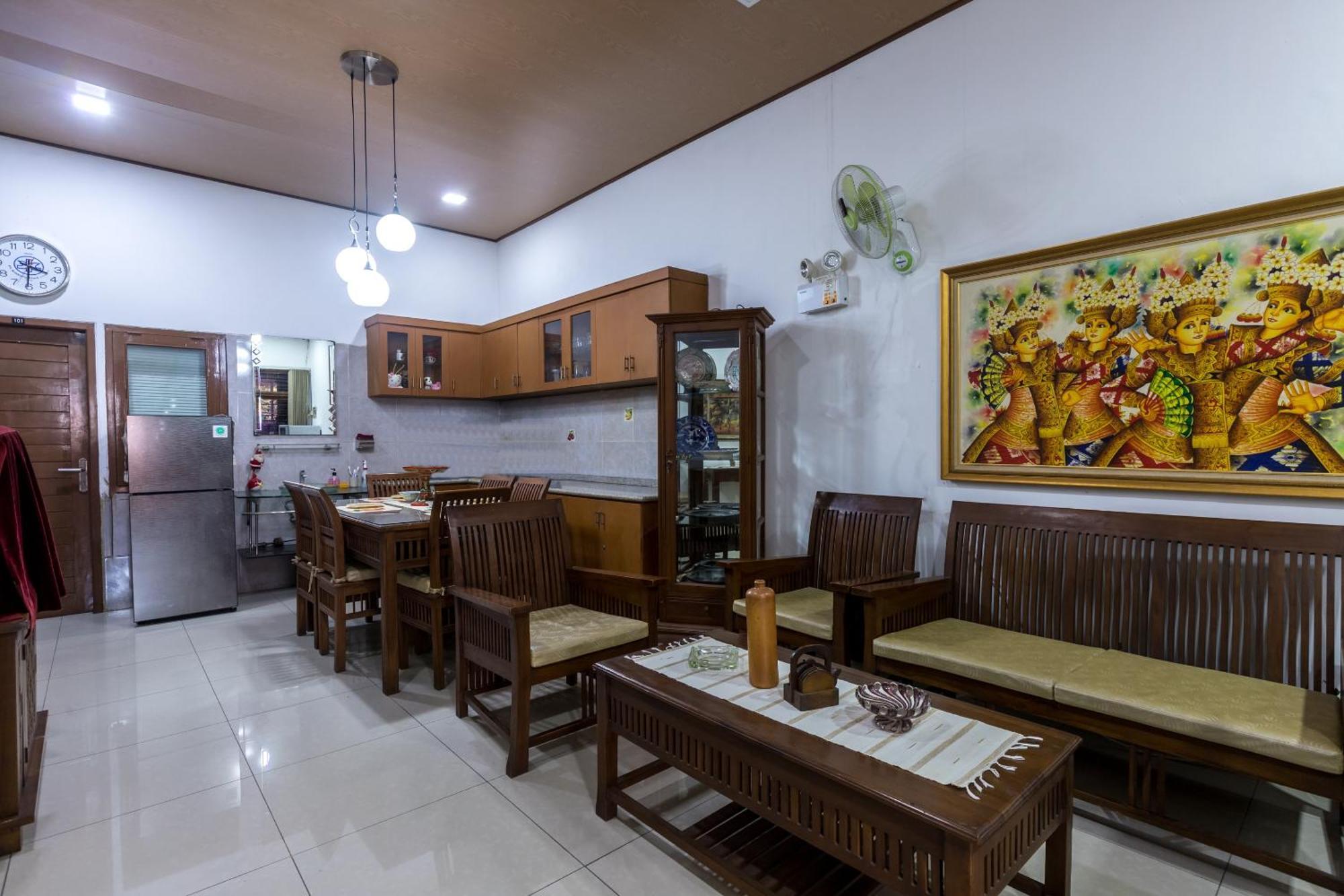 Oyo 1082 Kost Arie 1 Otel Cakarta Dış mekan fotoğraf